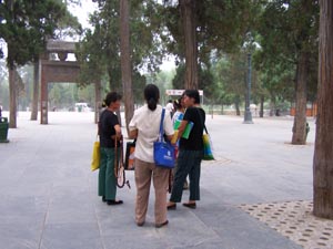 wandelende souvenir shops bij de Shaolin tempel 